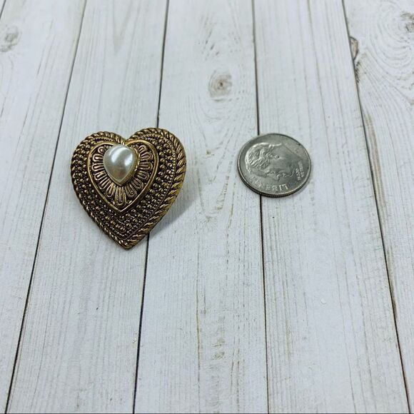 Jewelry - VTG Gold Heart Pearl Brooch‎